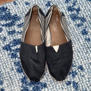 TOMS Black and Cream Shoes Size 7